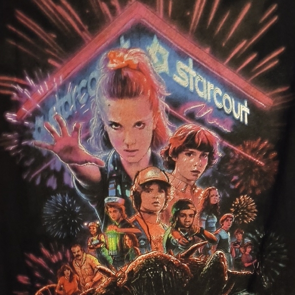 Stranger Things Netflix Season 3 Starcourt Mall Long Sleeve Shirt - Picture 3 of 9